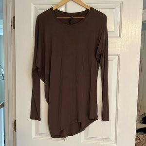 Athleta (brand), size Small, dollman sleeve, asymmetrical at the bottom